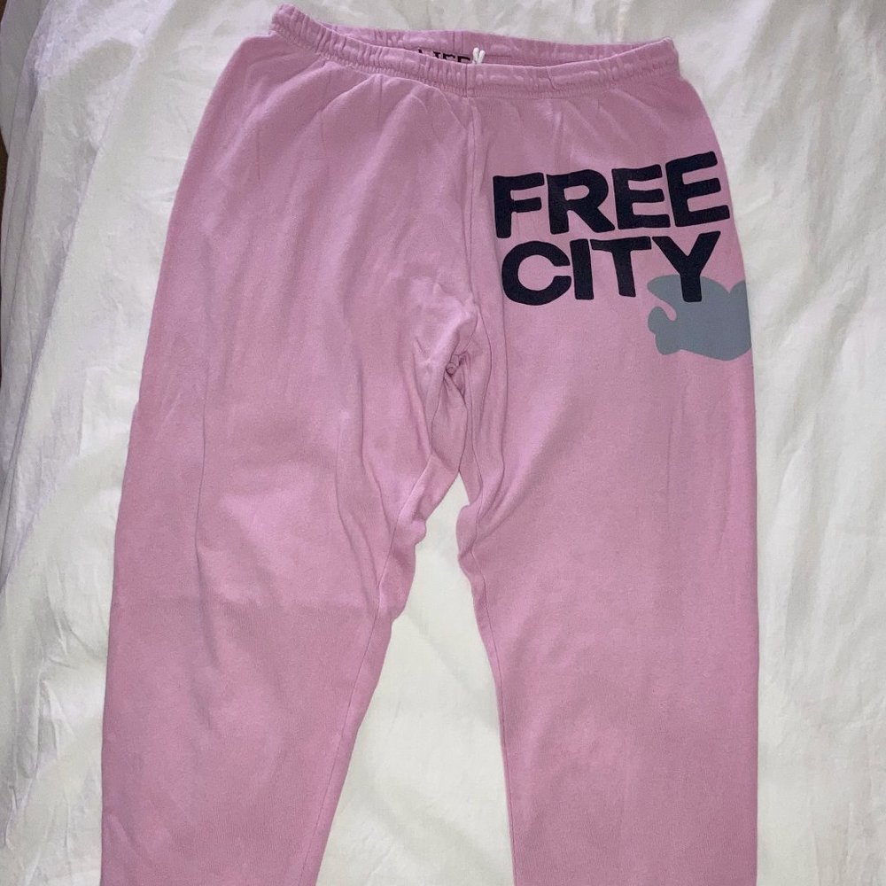 Free City Supervintage OG sweatpants PinkMilk 3 L